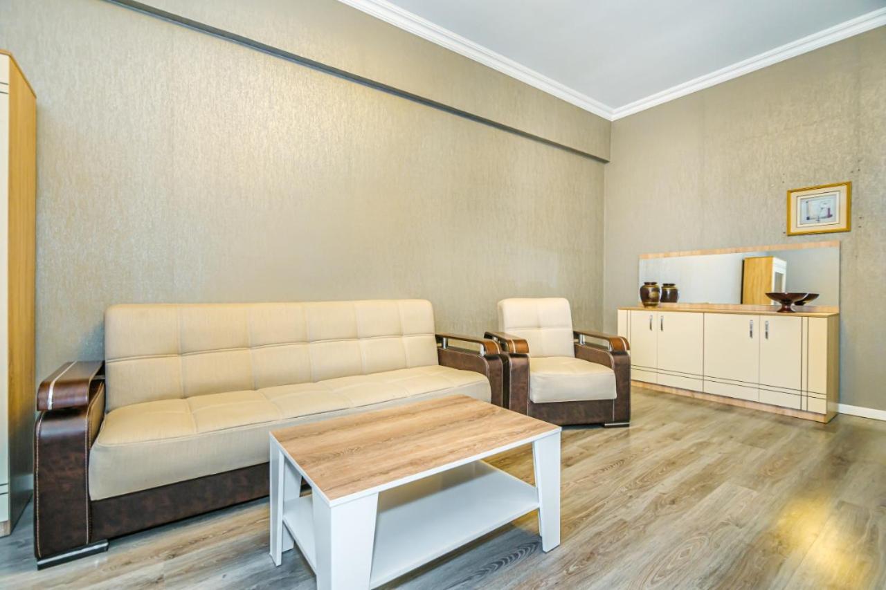M Estate 1 Room Targovu Baku Bagian luar foto