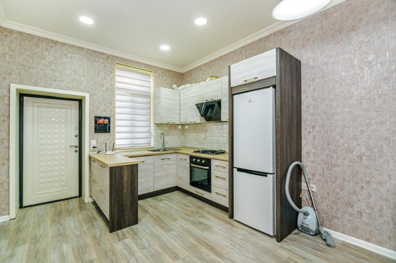 M Estate 1 Room Targovu Baku Bagian luar foto