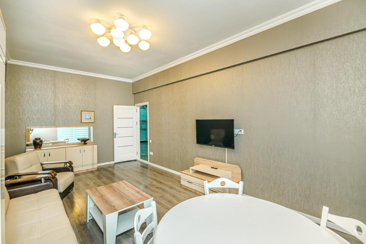 M Estate 1 Room Targovu Baku Bagian luar foto