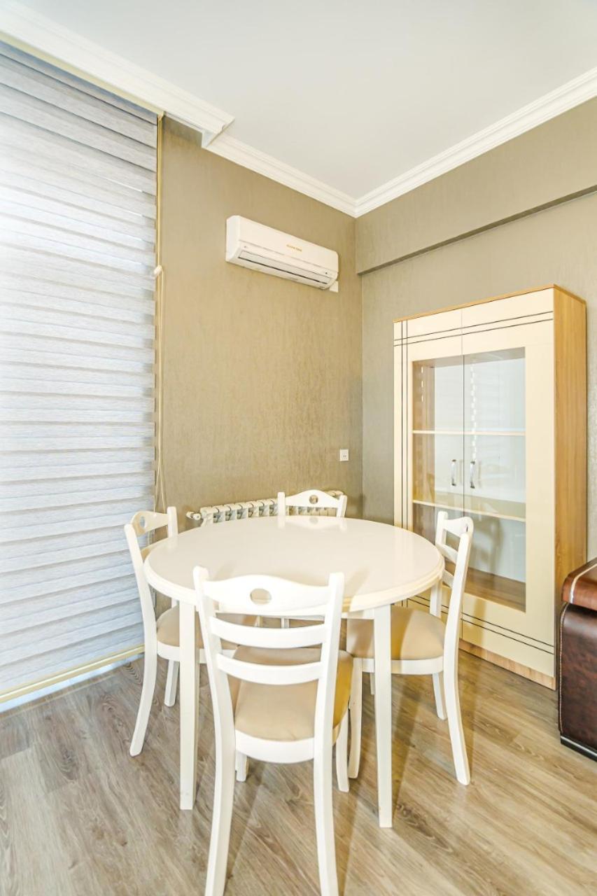 M Estate 1 Room Targovu Baku Bagian luar foto